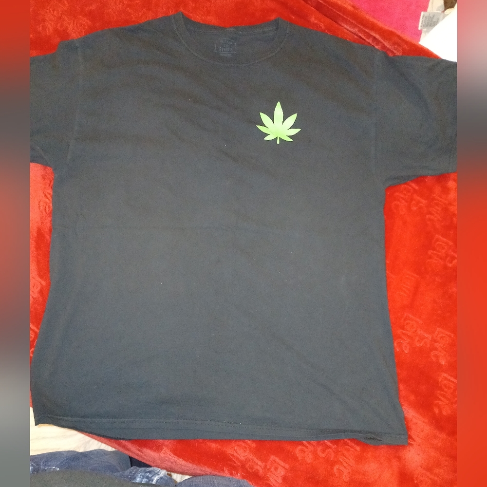 Pot leaf shirt - Picture 2 of 2